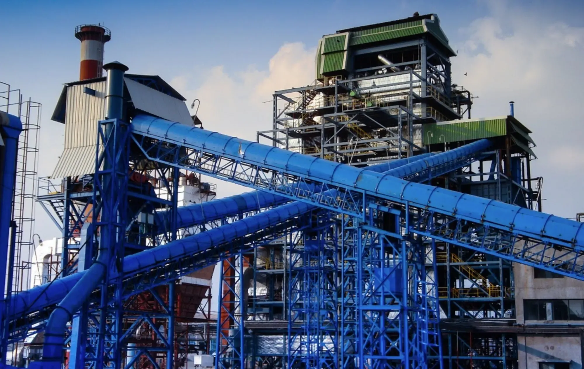 Solid fuel handling and feeding system at a boiler house