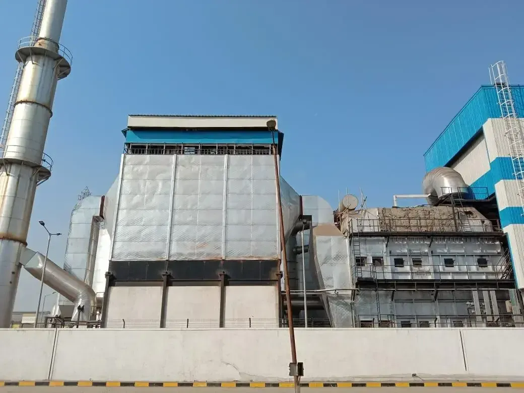 Indirect coal-fired hot air generator supplying clean hot air for silica slurry drying