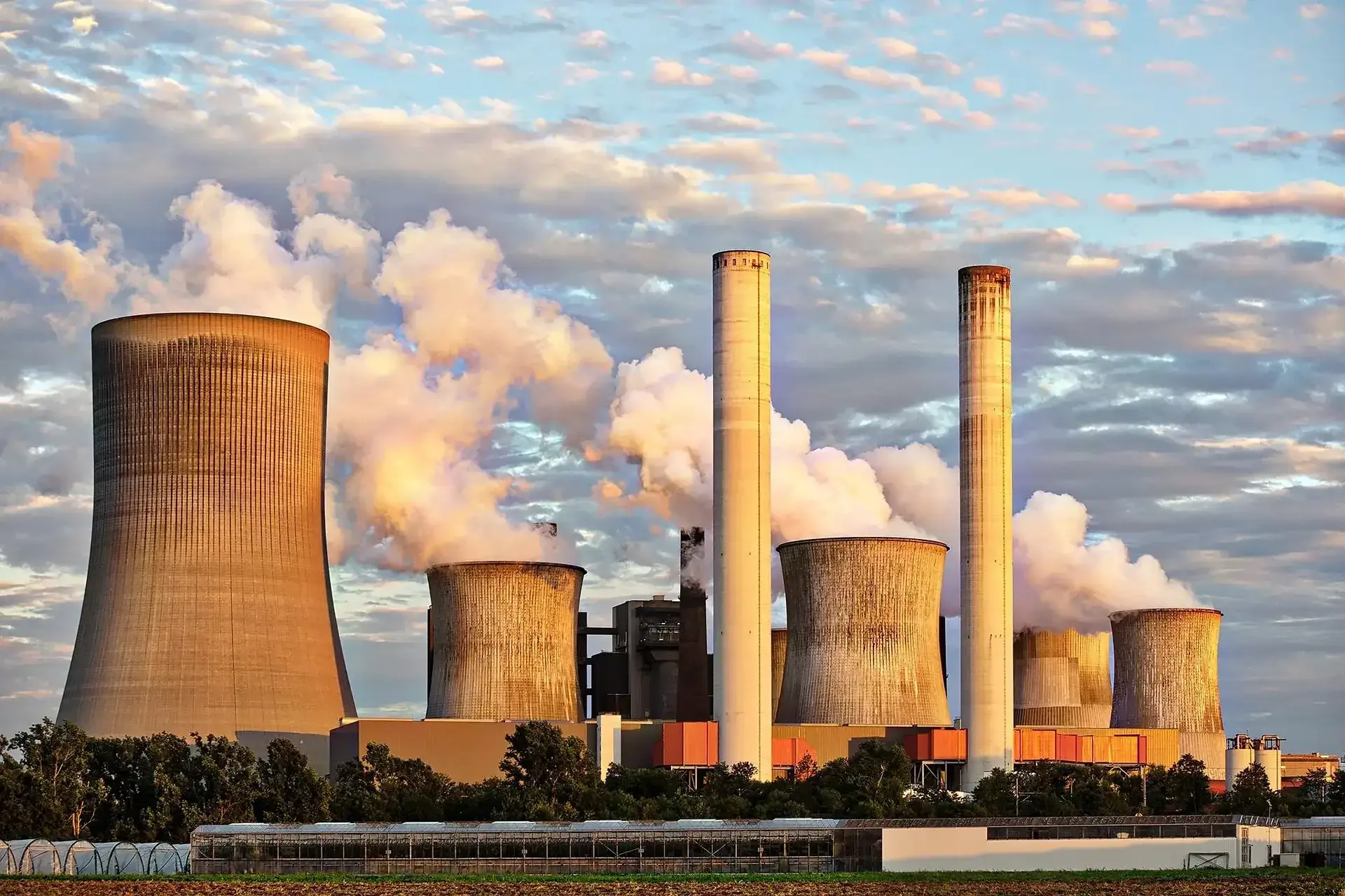Modern power plant with thermal management systems