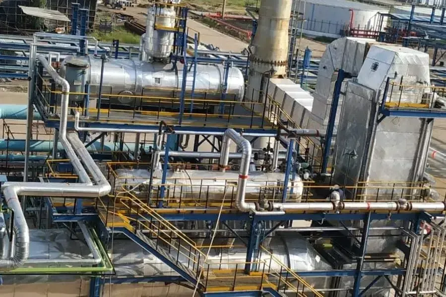 Insulated waste heat recovery boiler modules and pipework at a process plant